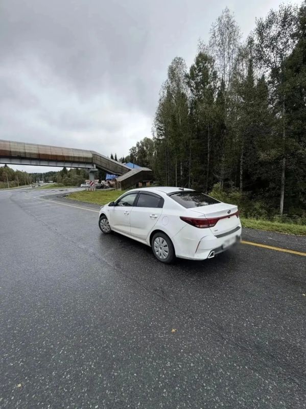Утром в Уватском округе инспекторы ДПС остановили машину «Kia Rio» на 372м километре трассы Тюмень — Тобольск — ХантыМансийск: проверяли документы