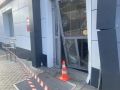 Пьяная автоледи протаранила вход в "Магнит" и сбила пенсионера