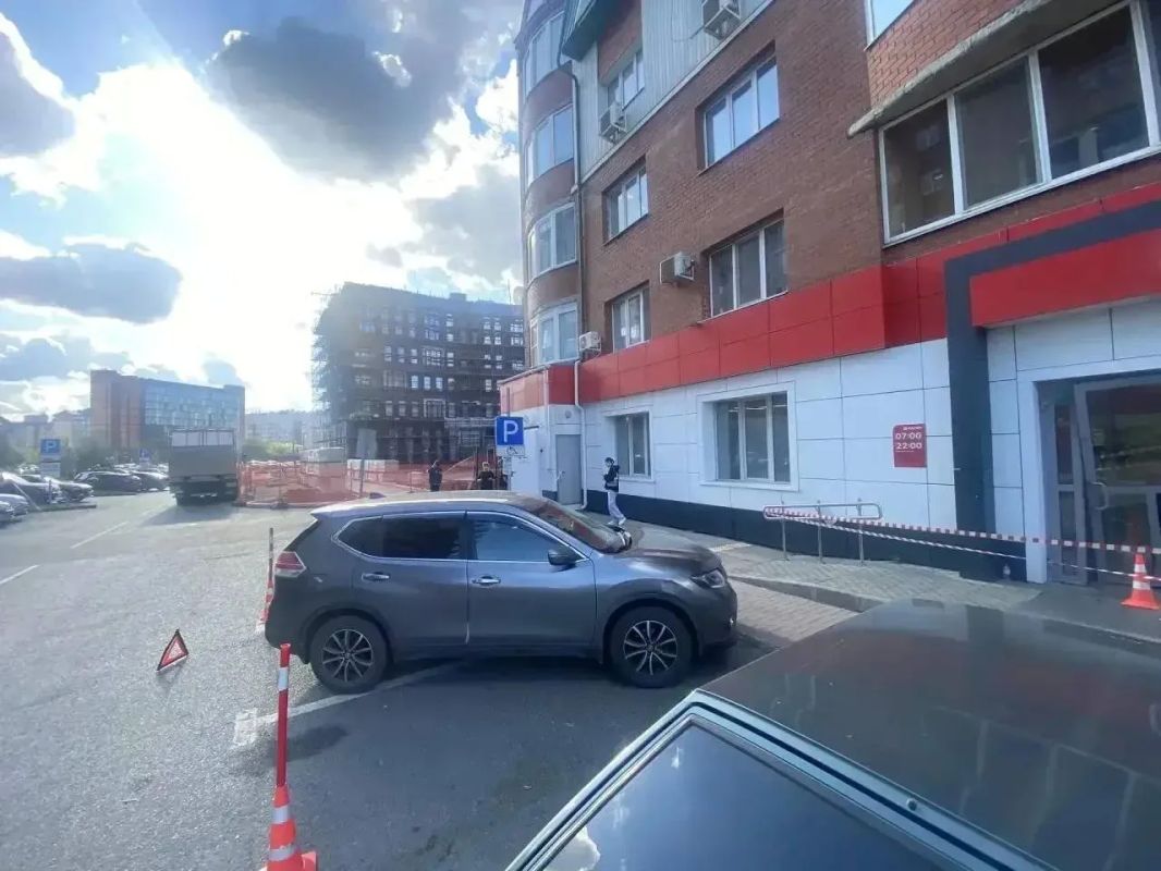 В центре Тюмени на улице Урицкого произошла серьезная авария В центре Тюмени на улице Урицкого произошла серьезная авария