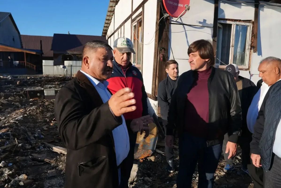 На пепелище в цыганском поселке вновь побывали тюменские власти На пепелище в цыганском поселке вновь побывали тюменские власти