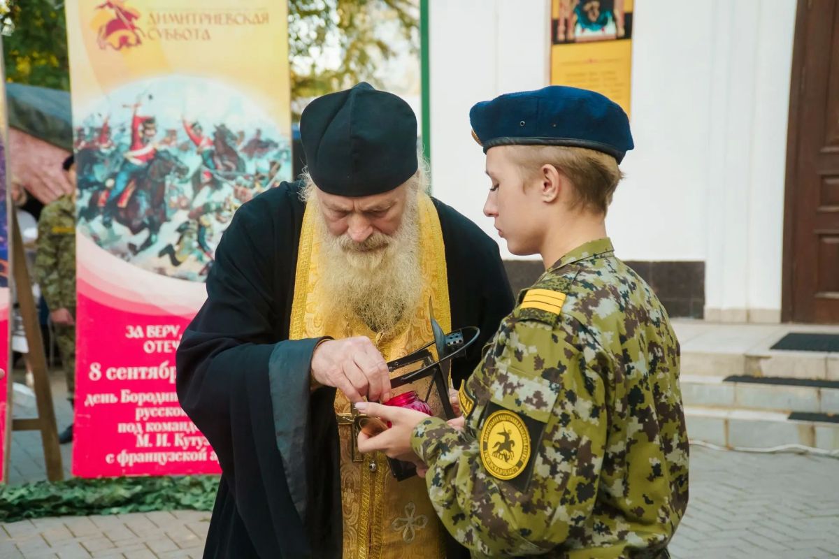 Зажгли свечи памяти: в Тюмени стартовал Международный молодёжный военно-патриотический фестиваль «Димитриевская суббота» Зажгли свечи памяти: в Тюмени стартовал Международный молодёжный военно-патриотический фестиваль «Димитриевская суббота»