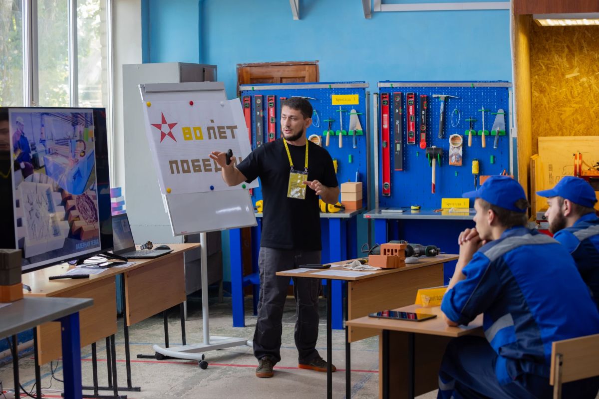 Дмитрий Чернышенко: Финал конкурса «Мастер года – 2026» соберет педагогов колледжей и техникумов из всех регионов России Дмитрий Чернышенко: Финал конкурса «Мастер года – 2026» соберет педагогов колледжей и техникумов из всех регионов России
