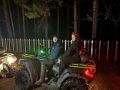 Спасатели нашли заблудившуюся в лесу девушку с собакой
