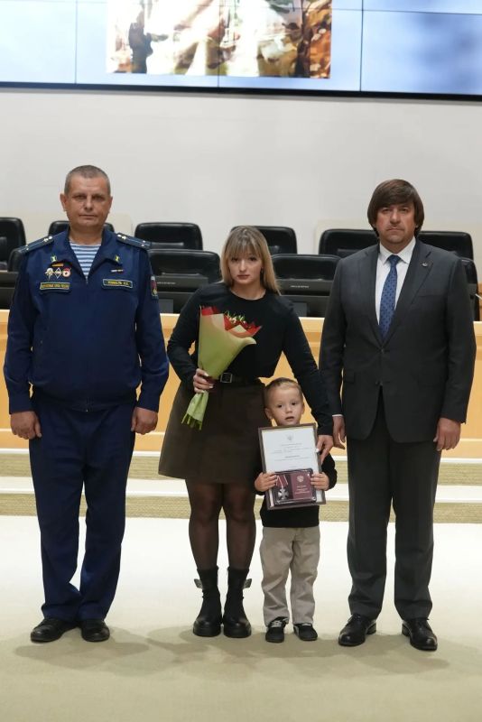 Максим Афанасьев: Указом Президента Российской Федерации двенадцать тюменских бойцов посмертно награждены орденом Мужества, двое – медалью Жукова и один – медалью «Участнику специальной военной операции» Максим Афанасьев: Указом Президента Российской Федерации двенадцать тюменских бойцов посмертно награждены орденом Мужества, двое – медалью Жукова и один – медалью «Участнику специальной военной операции»