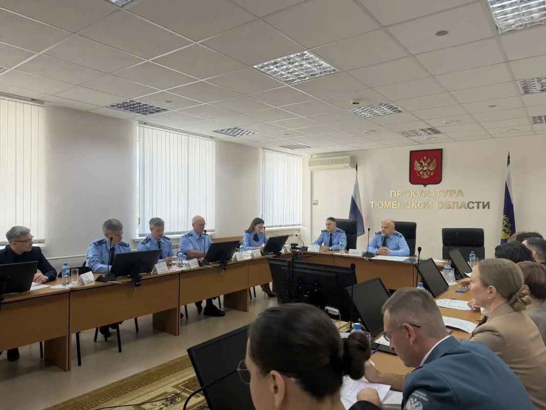 В надзорном ведомстве под председательством заместителя прокурора Тюменской области Андрея Горобченко состоялось очередное заседание межведомственной рабочей группы по защите трудовых прав граждан