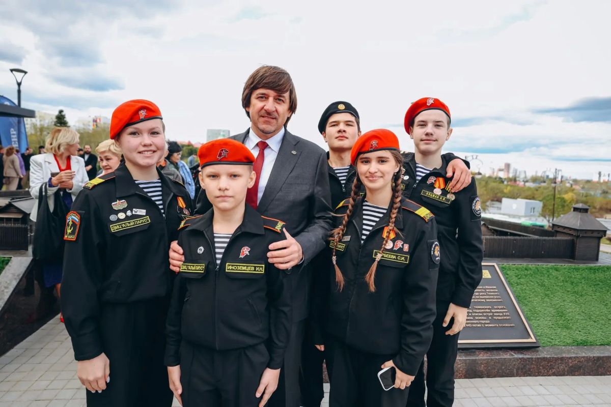 Максим Афанасьев: Частью церемонии открытия макета Тюменского острога стала закладка капсулы времени с посланием жителям нашего города в его 500-летний юбилей — в 2086 год Максим Афанасьев: Частью церемонии открытия макета Тюменского острога стала закладка капсулы времени с посланием жителям нашего города в его 500-летний юбилей — в 2086 год