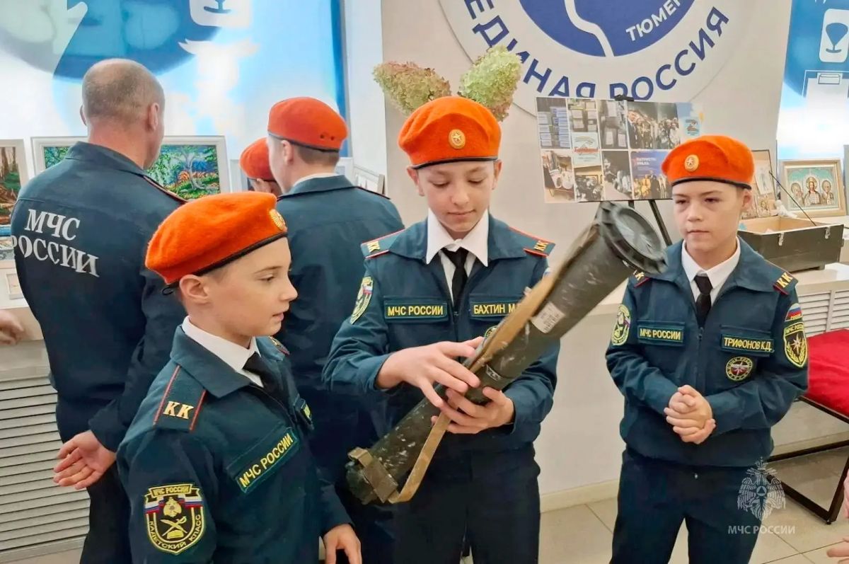 Знамя Спаса Нерукотворного для тюменских кадет МЧС России Знамя Спаса Нерукотворного для тюменских кадет МЧС России