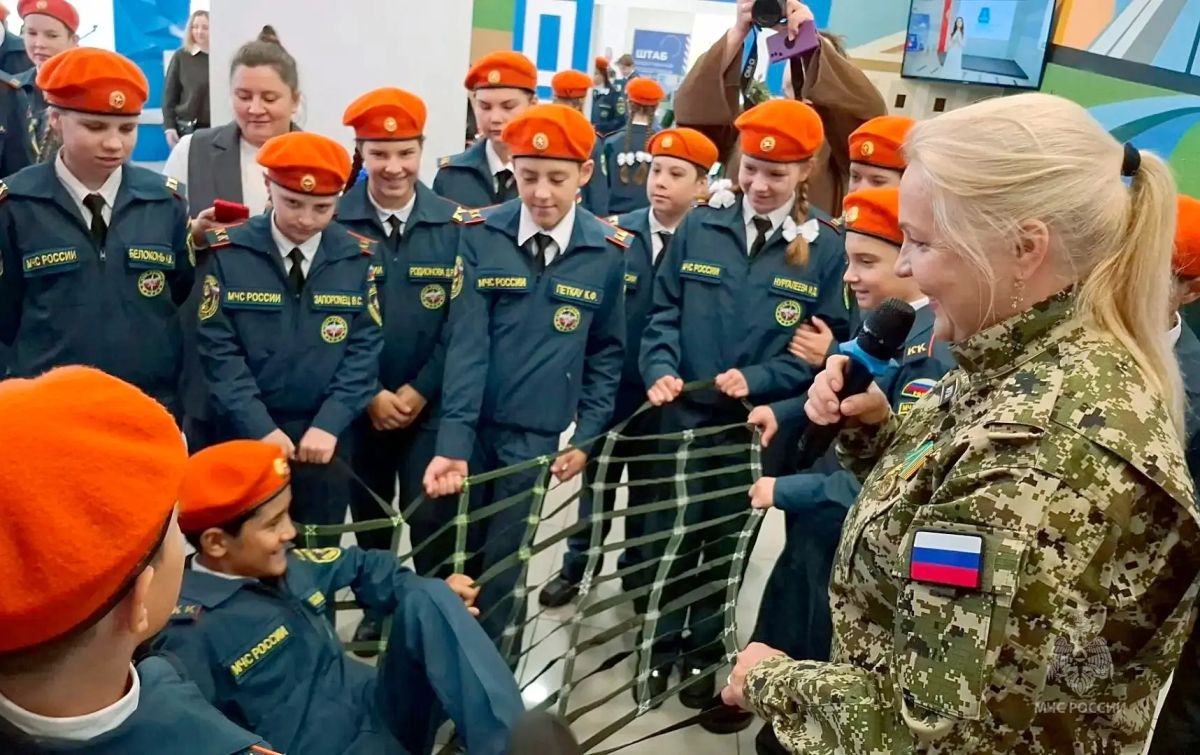 Знамя Спаса Нерукотворного для тюменских кадет МЧС России Знамя Спаса Нерукотворного для тюменских кадет МЧС России