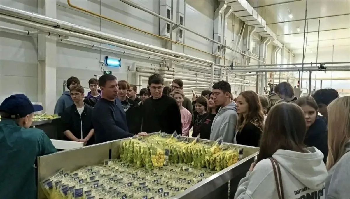 От теории к практике: первокурсники Аграрного института посетили агрофирму «КРиММ» От теории к практике: первокурсники Аграрного института посетили агрофирму «КРиММ»