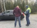 наряды спецвзвода полка ДПС Госавтоинспекции несут службу на федеральной автодороге Тюмень-Ханты-Мансийск в Уватском округе