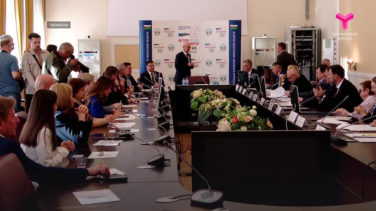 Депутаты, избранные в Тюменскую областную думу 8-го созыва, получили сегодня удостоверения