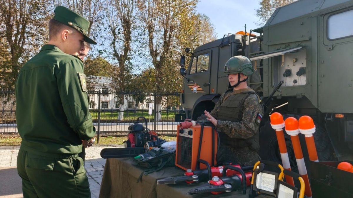 Гости из разных регионов приехали на День открытых дверей, который прошел в Тюменском высшем военно-инженерном командном училище им. маршала инженерных войск А. И. Прошлякова 27 сентября