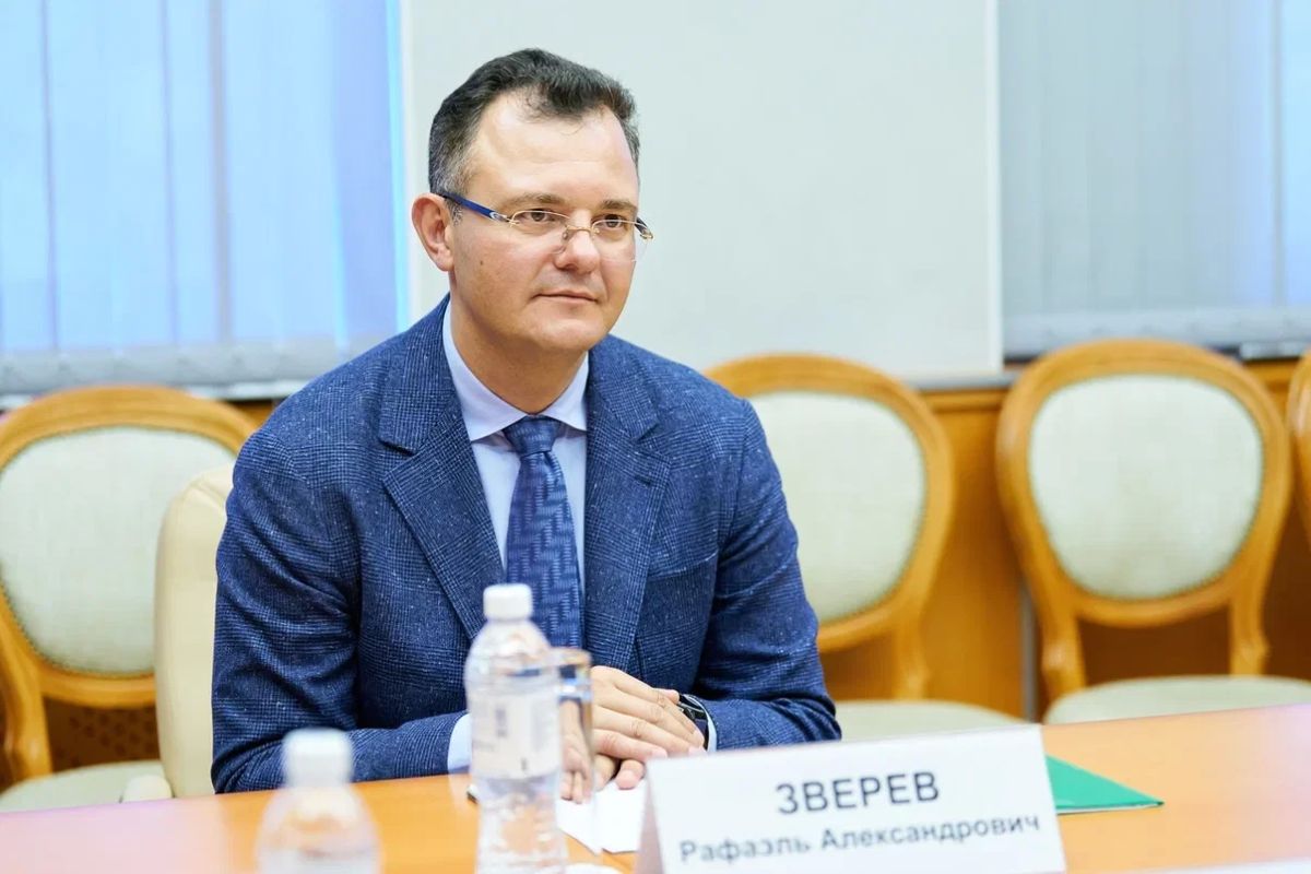 Руслан Кухарук: Провел рабочую встречу с начальником Уральского таможенного управления Рафаэлем Александровичем Зверевым, который возглавил ведомство в июне этого года Руслан Кухарук: Провел рабочую встречу с начальником Уральского таможенного управления Рафаэлем Александровичем Зверевым, который возглавил ведомство в июне этого года