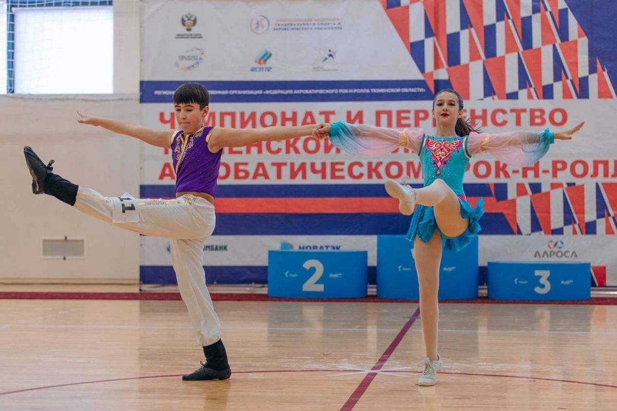 В Тюмени подвели итоги чемпионата и первенства области по акробатическому рок-н-роллу В Тюмени подвели итоги чемпионата и первенства области по акробатическому рок-н-роллу