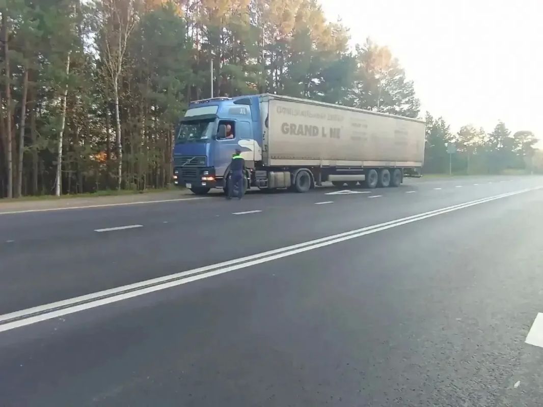 На трассе Тюмень — Ханты-Мансийск усилили контроль: на аварийноопасных участках в Тобольском округе дежурят автоинспекторы! На трассе Тюмень — Ханты-Мансийск усилили контроль: на аварийноопасных участках в Тобольском округе дежурят автоинспекторы!