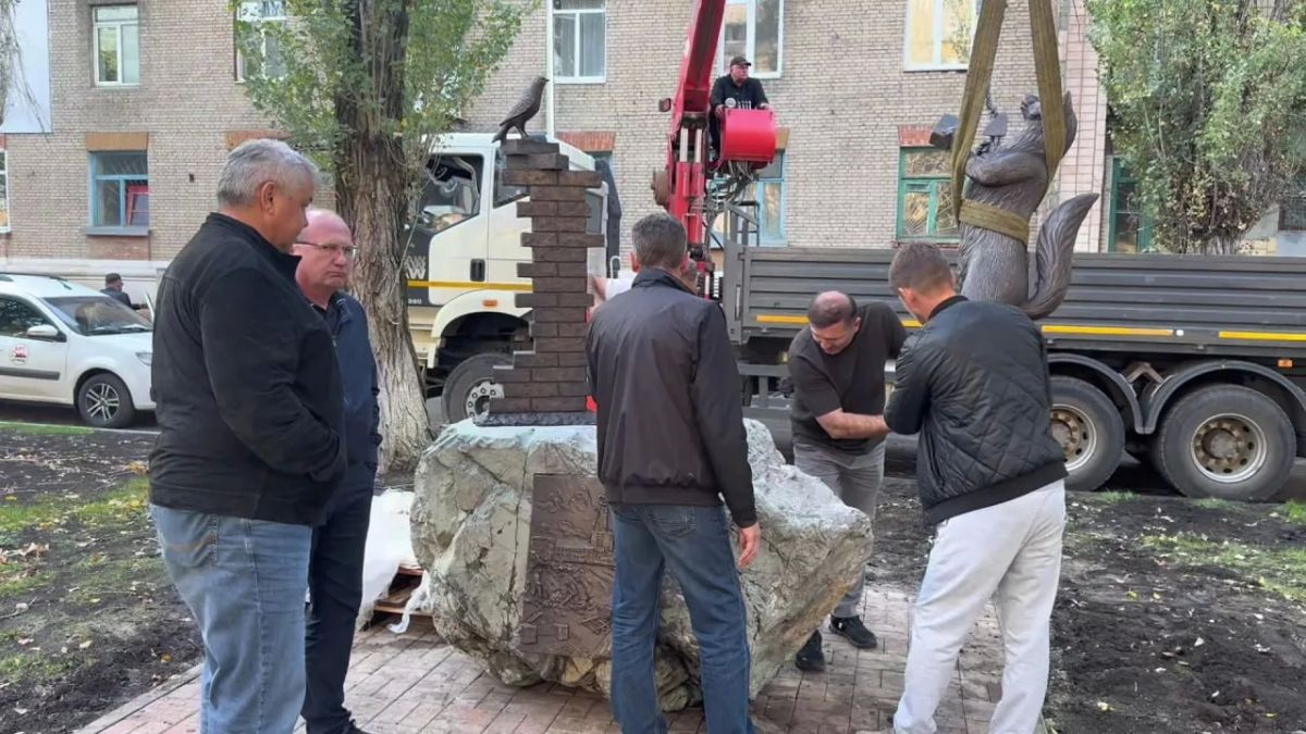 С Днём города Молодогвардейска и Днём воссоединения ДНР, ЛНР, Запорожской и Херсонской областей жителей подшефного нашему региону Краснодонского округа поздравили тюменские строители С Днём города Молодогвардейска и Днём воссоединения ДНР, ЛНР, Запорожской и Херсонской областей жителей подшефного нашему региону Краснодонского округа поздравили тюменские строители