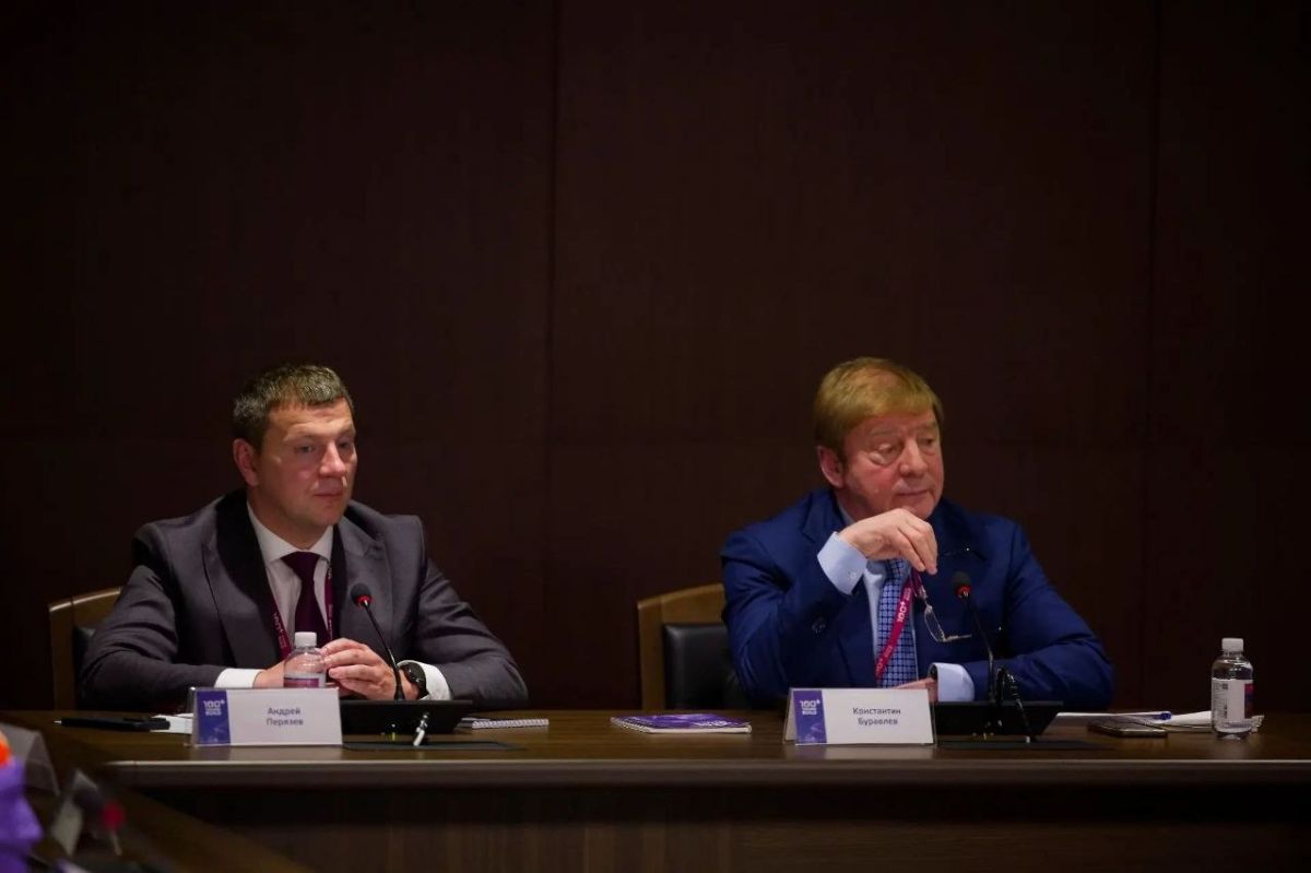 Цифровизацию, комплексное развитие территорий, дома будущего обсудили в Екатеринбурге Цифровизацию, комплексное развитие территорий, дома будущего обсудили в Екатеринбурге