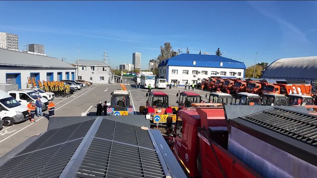 Зима близко.... ...пора готовить технику и запасы противогололедных материалов