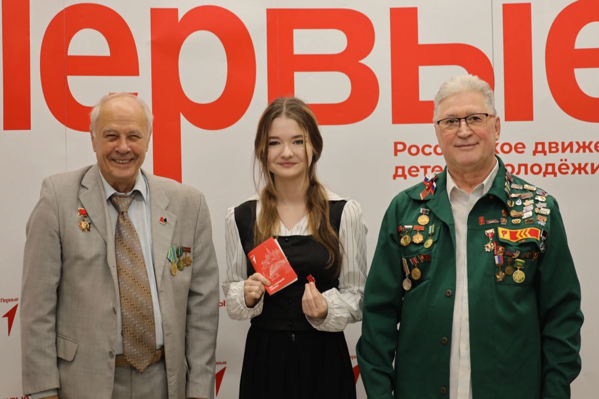 «Мы — граждане России». Активисты Движения Первых города Тюмени получили свои первые паспорта «Мы — граждане России». Активисты Движения Первых города Тюмени получили свои первые паспорта