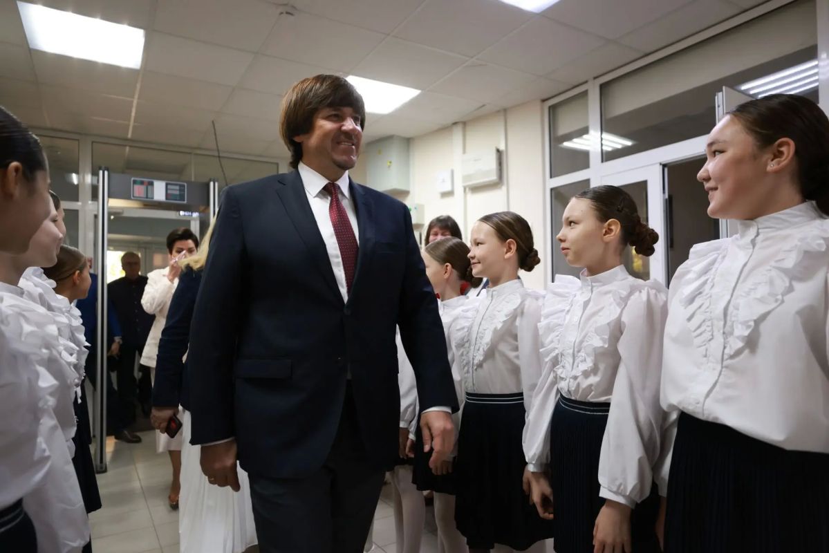 Максим Афанасьев: В преддверии профессионального праздника педагогов мне посчастливилось встретиться с нашими воспитателями, учителями, специалистами дополнительного образования и ветеранами педагогического труда Максим Афанасьев: В преддверии профессионального праздника педагогов мне посчастливилось встретиться с нашими воспитателями, учителями, специалистами дополнительного образования и ветеранами педагогического труда