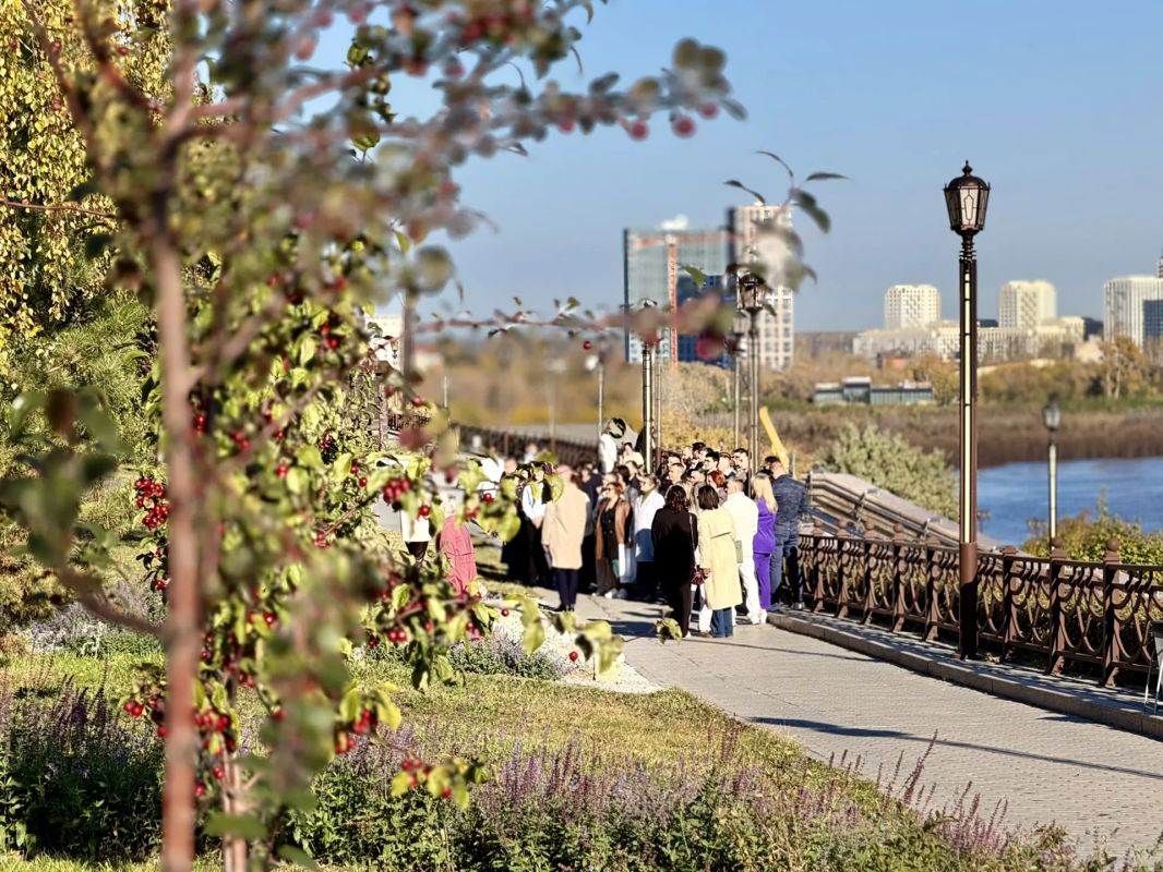 На Никольской площади в Тюмени прошло открытие и обход выставочной композиции Первого Международного фестиваля ландшафтного дизайна, благоустройства и озеленения «Сады времени» На Никольской площади в Тюмени прошло открытие и обход выставочной композиции Первого Международного фестиваля ландшафтного дизайна, благоустройства и озеленения «Сады времени»