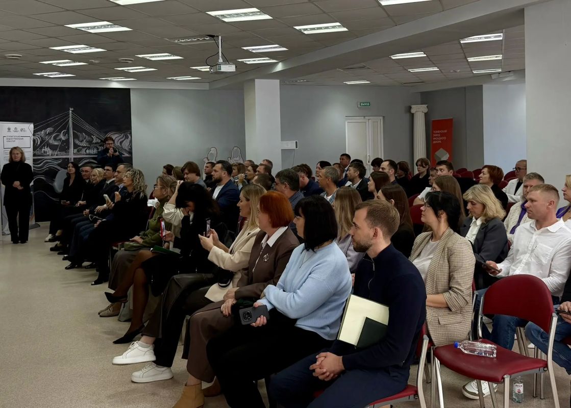 На Никольской площади в Тюмени прошло открытие и обход выставочной композиции Первого Международного фестиваля ландшафтного дизайна, благоустройства и озеленения «Сады времени» На Никольской площади в Тюмени прошло открытие и обход выставочной композиции Первого Международного фестиваля ландшафтного дизайна, благоустройства и озеленения «Сады времени»