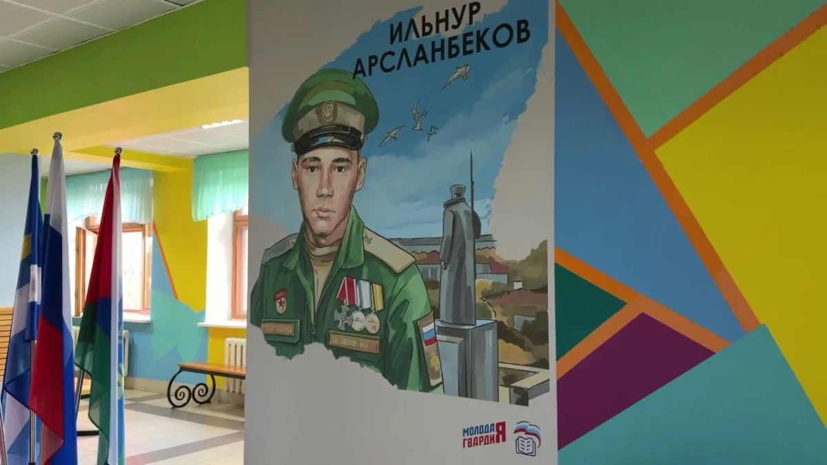 В День воссоединения новых регионов с Россией в тюменских школах № 48 и № 69 открыли памятные муралы
