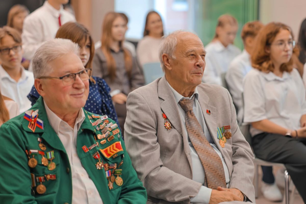 «Мы — граждане России». Активисты Движения Первых города Тюмени получили свои первые паспорта «Мы — граждане России». Активисты Движения Первых города Тюмени получили свои первые паспорта