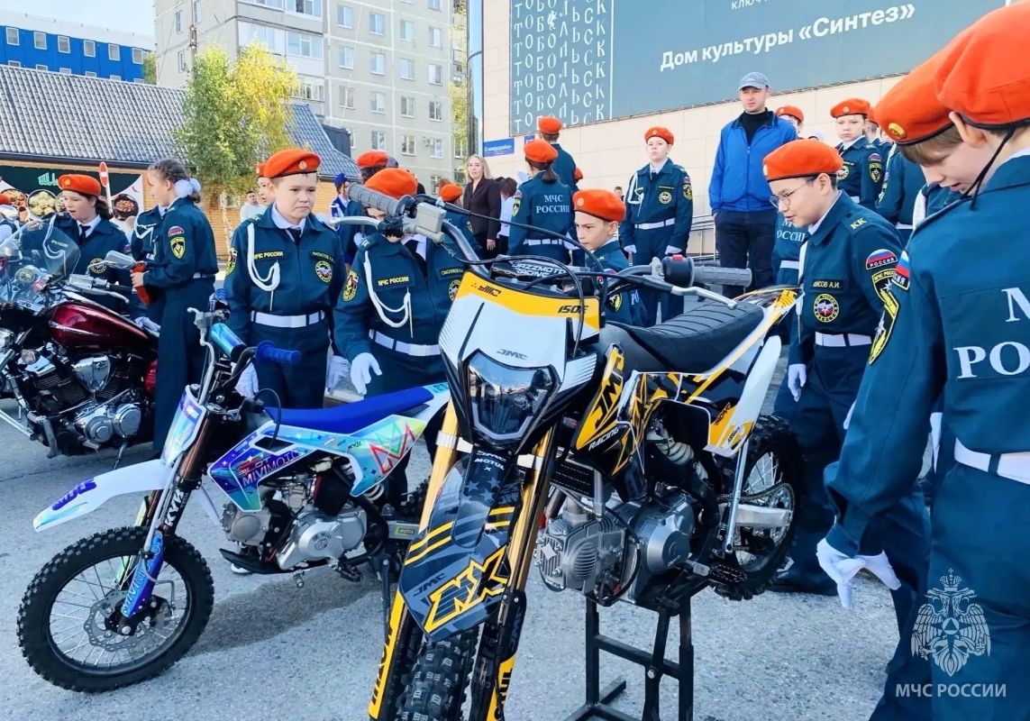 Кадеты МЧС России узнали все секреты дорожной безопасности Кадеты МЧС России узнали все секреты дорожной безопасности