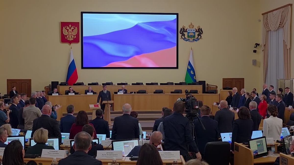 Депутаты Тюменской областной Думы VIII созыва принесли торжественную присягу:
