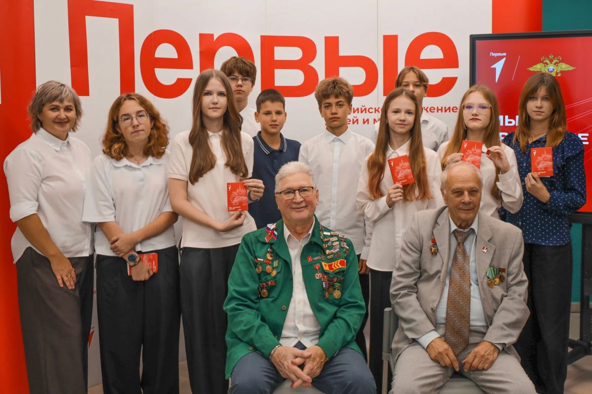 «Мы — граждане России». Активисты Движения Первых города Тюмени получили свои первые паспорта «Мы — граждане России». Активисты Движения Первых города Тюмени получили свои первые паспорта
