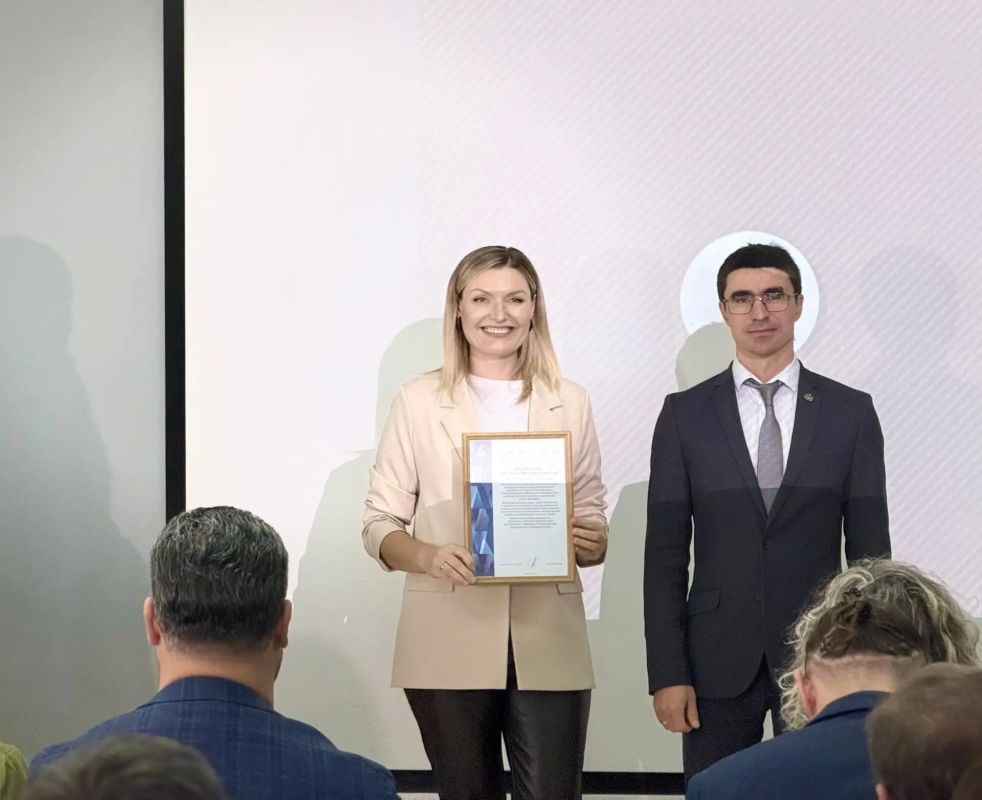 На Никольской площади в Тюмени прошло открытие и обход выставочной композиции Первого Международного фестиваля ландшафтного дизайна, благоустройства и озеленения «Сады времени» На Никольской площади в Тюмени прошло открытие и обход выставочной композиции Первого Международного фестиваля ландшафтного дизайна, благоустройства и озеленения «Сады времени»