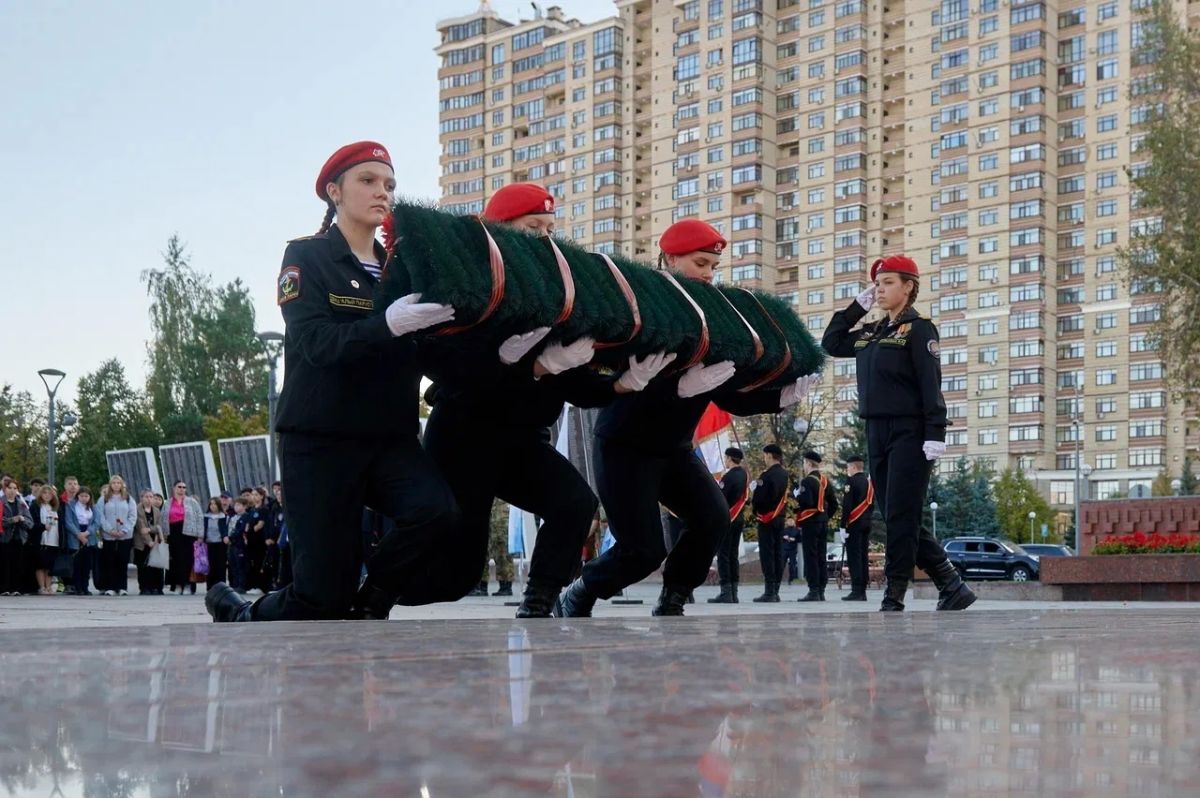 В Тюмени почтили память военнослужащих мотострелковых подразделений, погибших при выполнении задач в ходе СВО В Тюмени почтили память военнослужащих мотострелковых подразделений, погибших при выполнении задач в ходе СВО