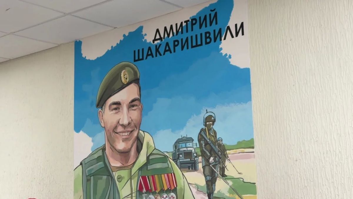 В День воссоединения новых регионов с Россией в тюменских школах № 48 и № 69 открыли памятные муралы В День воссоединения новых регионов с Россией в тюменских школах № 48 и № 69 открыли памятные муралы
