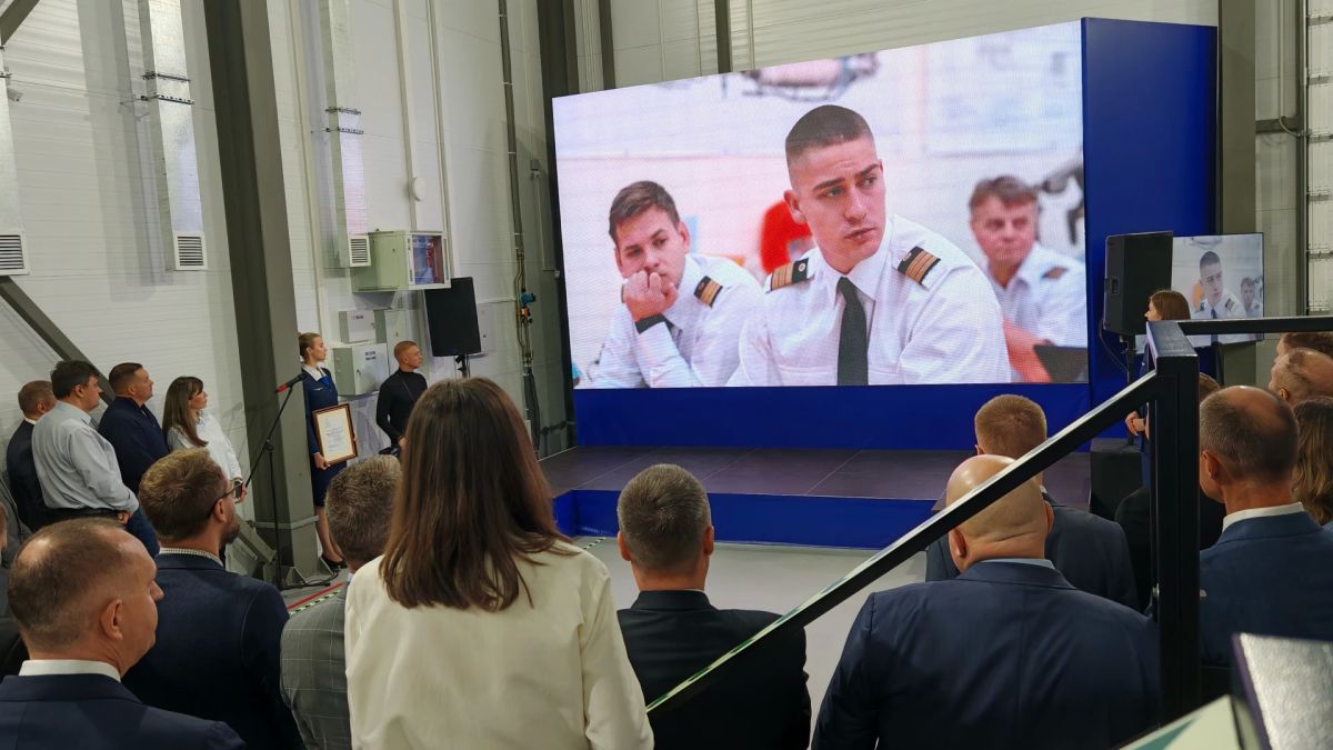 В Тюмени "ЮТэйр" представил единственные в России тренажёры самолётов Ан-74 и ATR 72-500 В Тюмени "ЮТэйр" представил единственные в России тренажёры самолётов Ан-74 и ATR 72-500