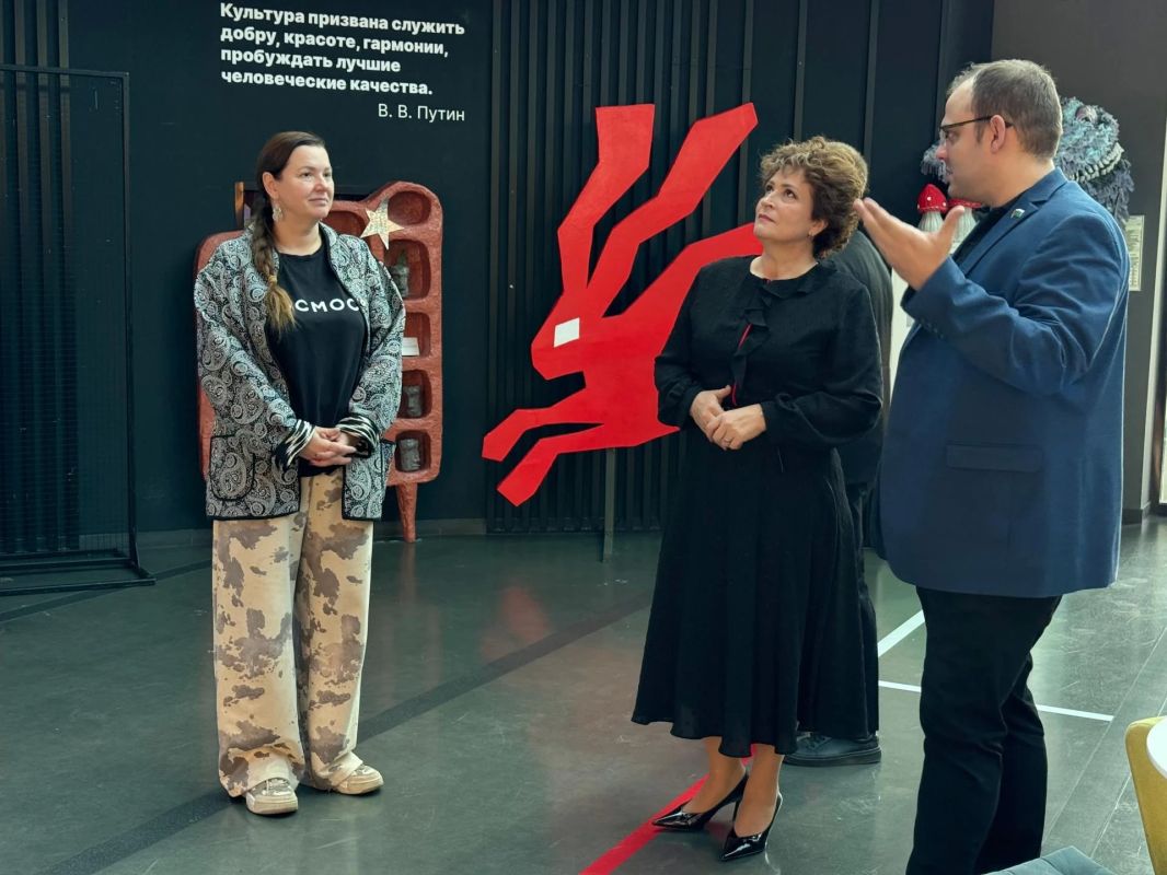 Светлана Иванова познакомилась с творческими проектами центра «Космос» Светлана Иванова познакомилась с творческими проектами центра «Космос»