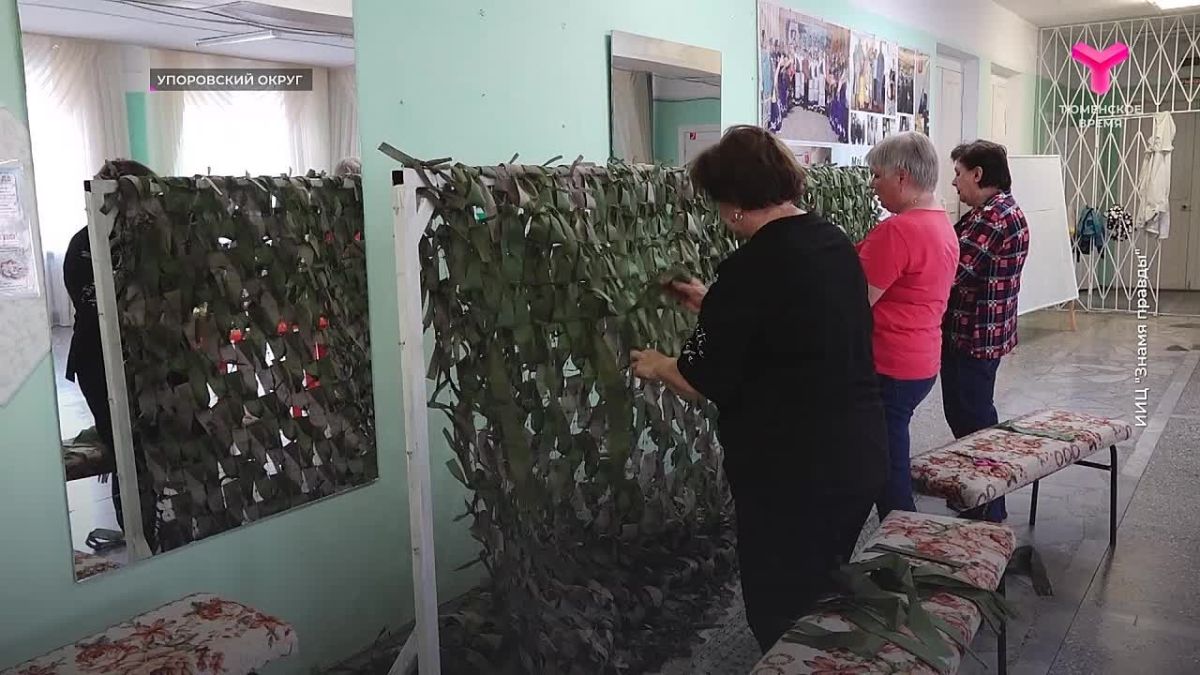 Волонтёры из села Ингалинского Упоровского округа изготавливают маскировочные сети и одежду для госпиталей