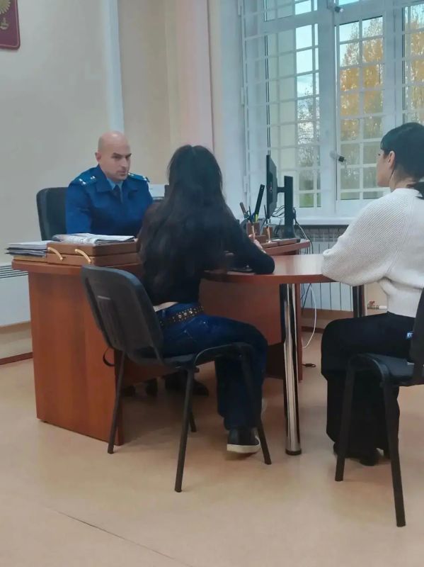 Прокурор Уватского района Александр Томилов в рамках реализации института наставничества встретился со своим наставляемым подростком, побеседовал с законным представителем несовершеннолетней, обсудил имеющие у семьи проблемы...