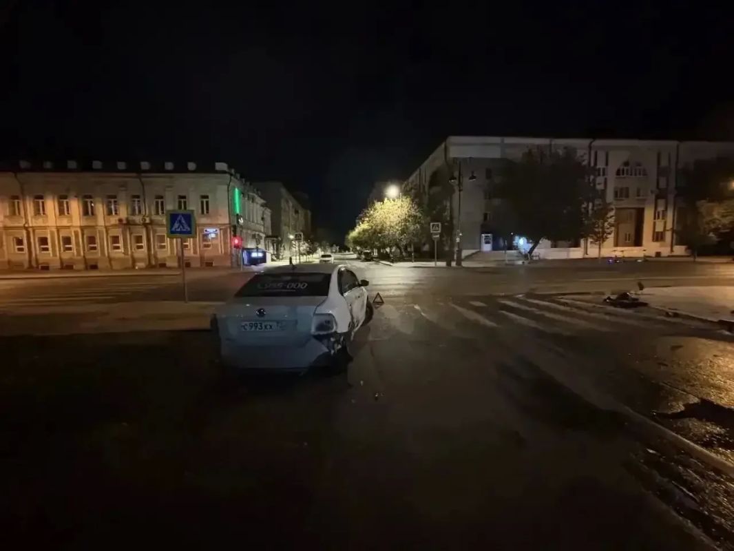 Почти ничего не осталось от того мотоцикла после ночной аварии в центре Почти ничего не осталось от того мотоцикла после ночной аварии в центре