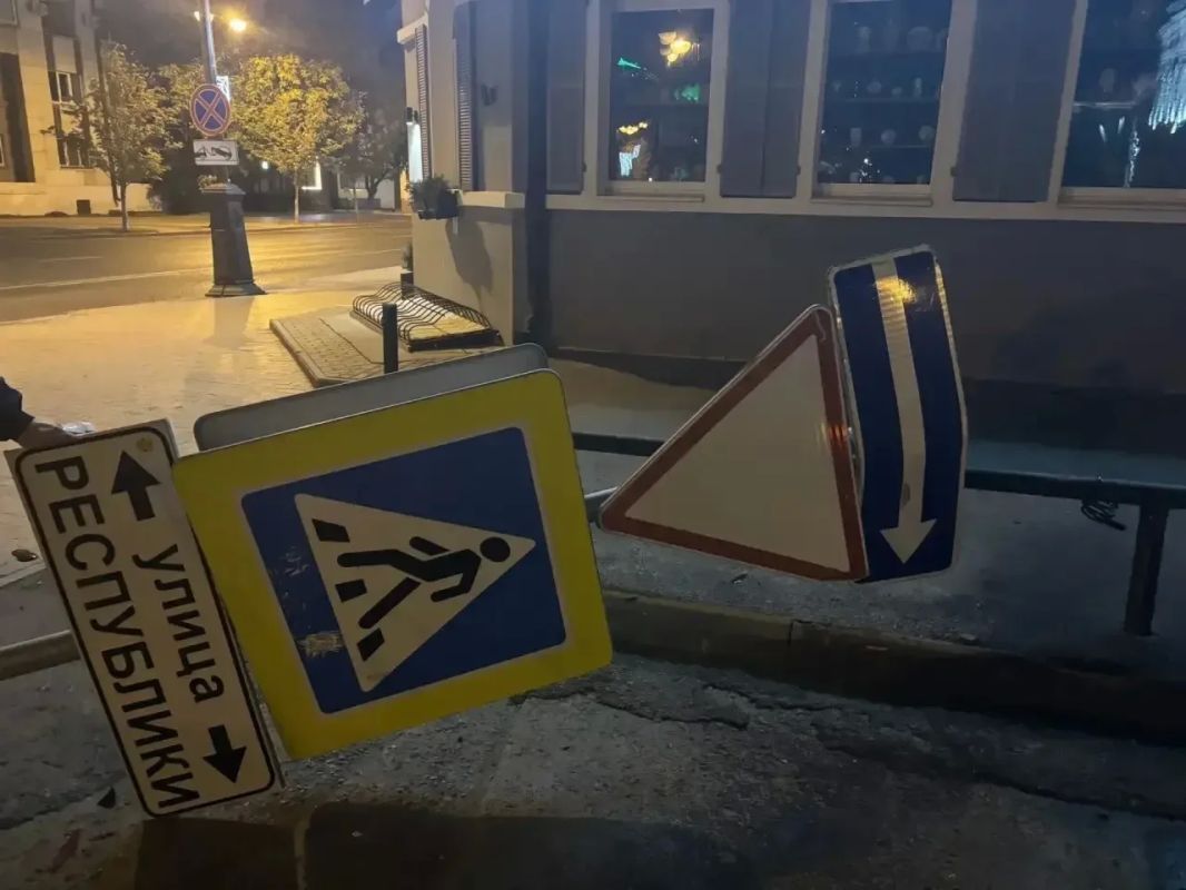 Мотоцикл сгорел, мотоциклист сбежал с места ночного ДТП в Тюмени Мотоцикл сгорел, мотоциклист сбежал с места ночного ДТП в Тюмени