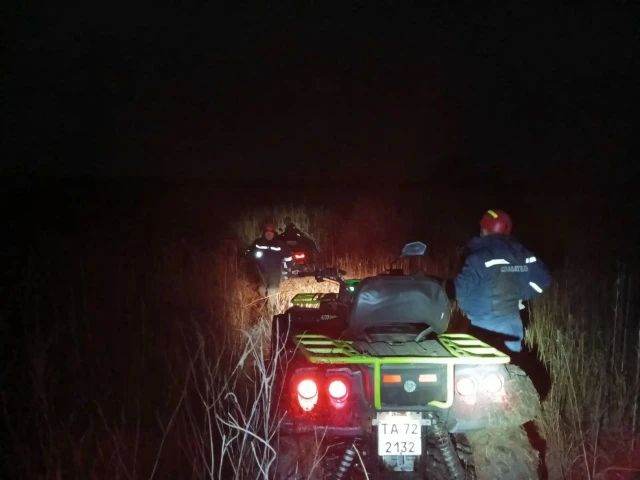 Спасатели помогли застрявшим ночью на квадроцикле
