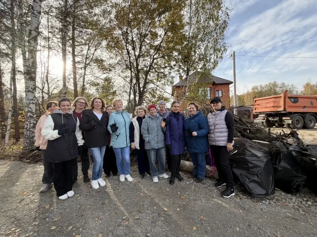 Сегодня мы вышли на традиционный субботник в одном из уже полюбившихся мест горожан — экотропа у Менделеев парка Сегодня мы вышли на традиционный субботник в одном из уже полюбившихся мест горожан — экотропа у Менделеев парка