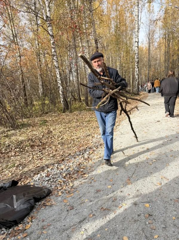 Сегодня мы вышли на традиционный субботник в одном из уже полюбившихся мест горожан — экотропа у Менделеев парка Сегодня мы вышли на традиционный субботник в одном из уже полюбившихся мест горожан — экотропа у Менделеев парка