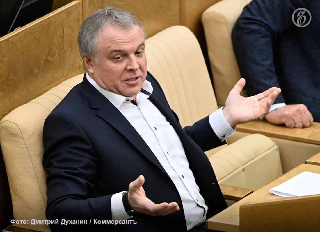 Депутат Госдумы от Тюменской области Николай Брыкин призвал депутатов Тюменской областной думы отказаться от приобретения 470 новогодних подарков для детей-сирот за 324,3 тыс