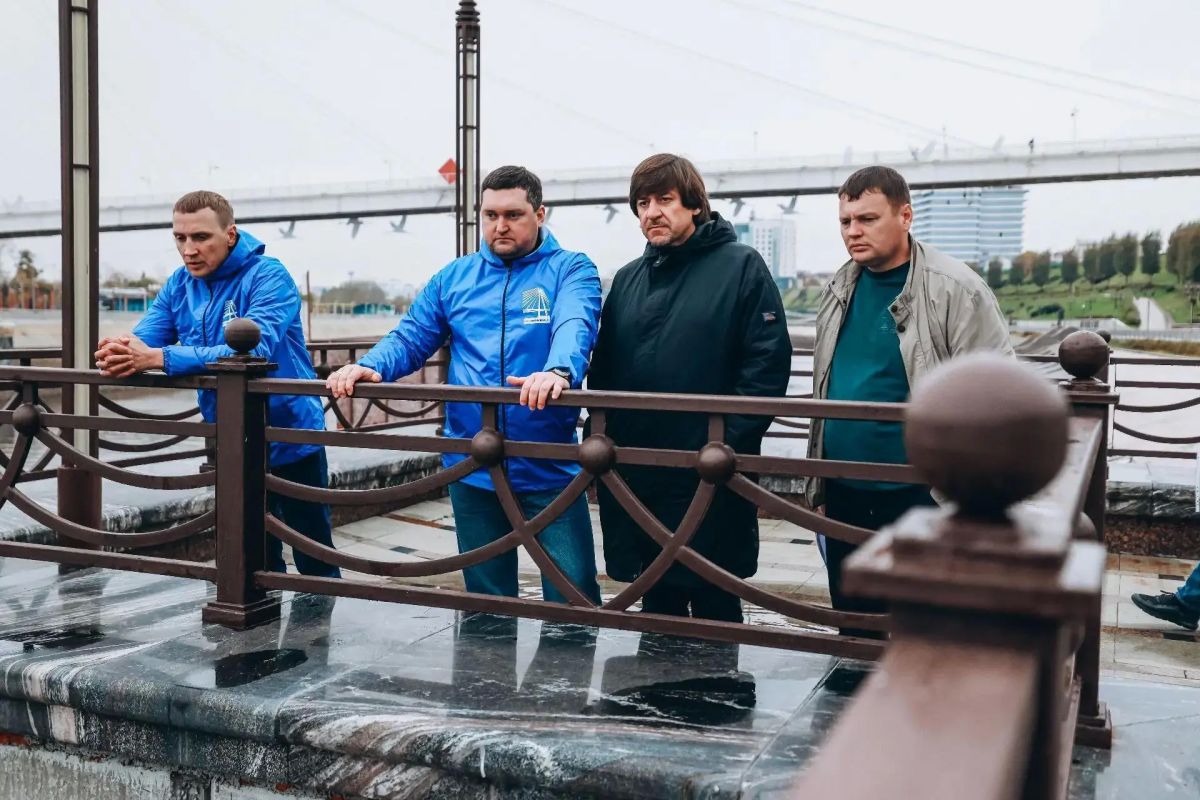 В Тюмени восстанавливают набережную после паводка В Тюмени восстанавливают набережную после паводка