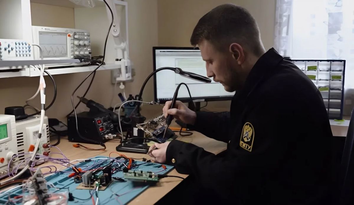 Илья Шестаков поздравил преподавателей и наставников отраслевой системы образования с Днем учителя Илья Шестаков поздравил преподавателей и наставников отраслевой системы образования с Днем учителя