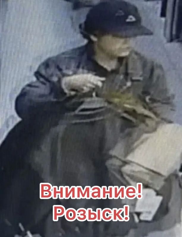 Сотрудники отдела полиции № 1 УМВД России по г. Тюмени устанавливают личность женщины, которая 28 сентября, в ТЦ «Остров» в магазине «Глория Джинс», расположенном по ул. Федюнинского, д. 67, похитила одежду
