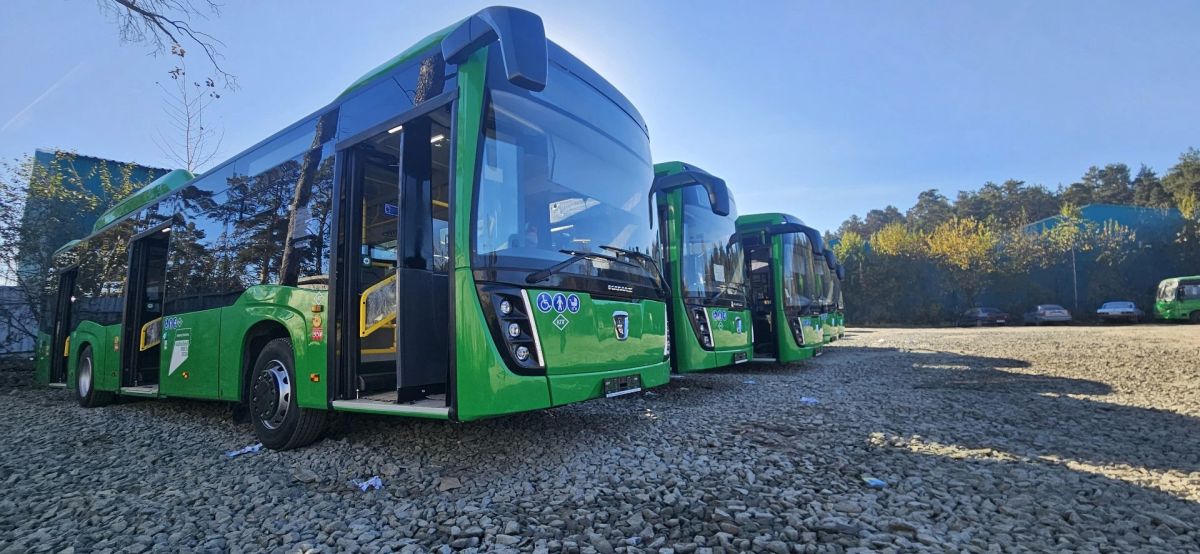 Марат Хуснуллин: Еще 130 новых автобусов передано 10 регионам Марат Хуснуллин: Еще 130 новых автобусов передано 10 регионам