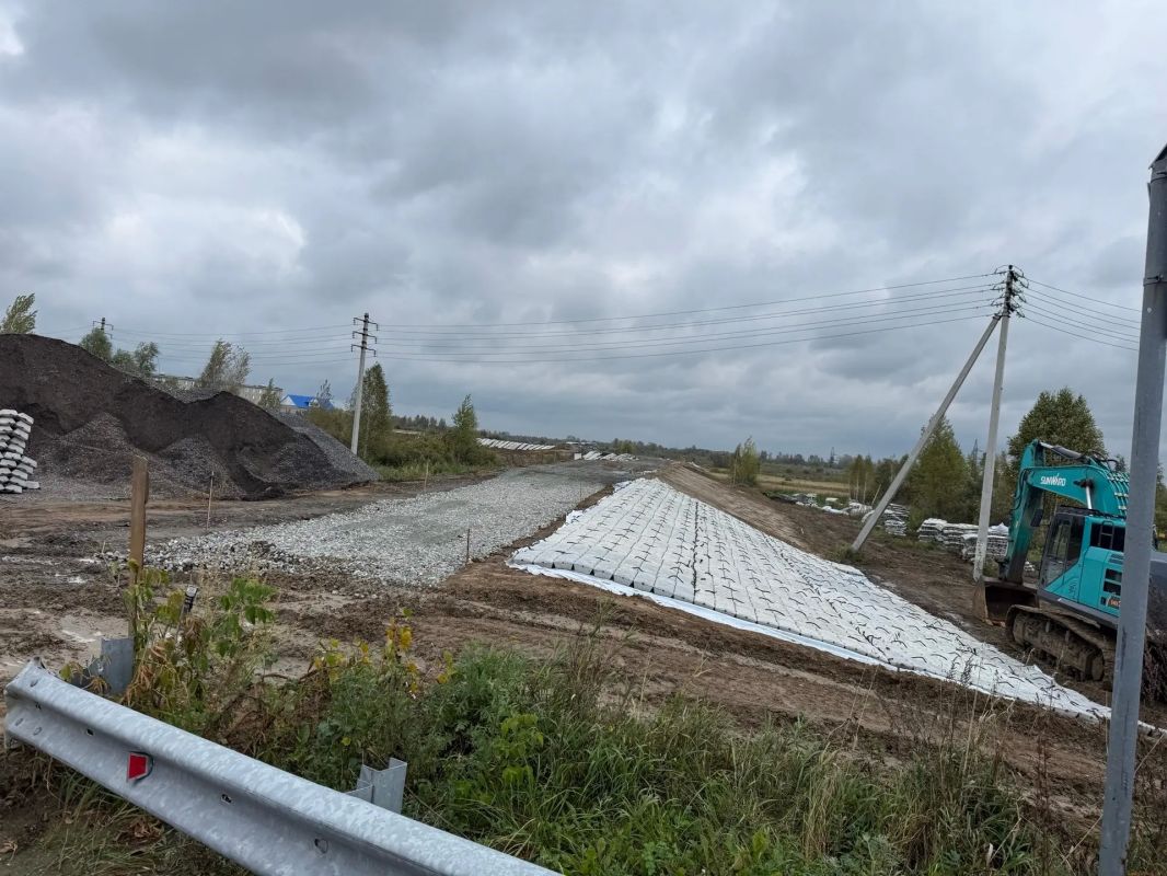 В Ялуторовске строят новую дамбу В Ялуторовске строят новую дамбу