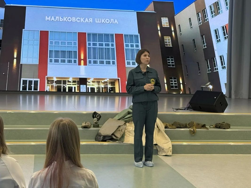 ЗНАТЬ, УМЕТЬ, ДЕЙСТВОВАТЬ: УРОК ГРАЖДАНСКОЙ ОБОРОНЫ ЗНАТЬ, УМЕТЬ, ДЕЙСТВОВАТЬ: УРОК ГРАЖДАНСКОЙ ОБОРОНЫ